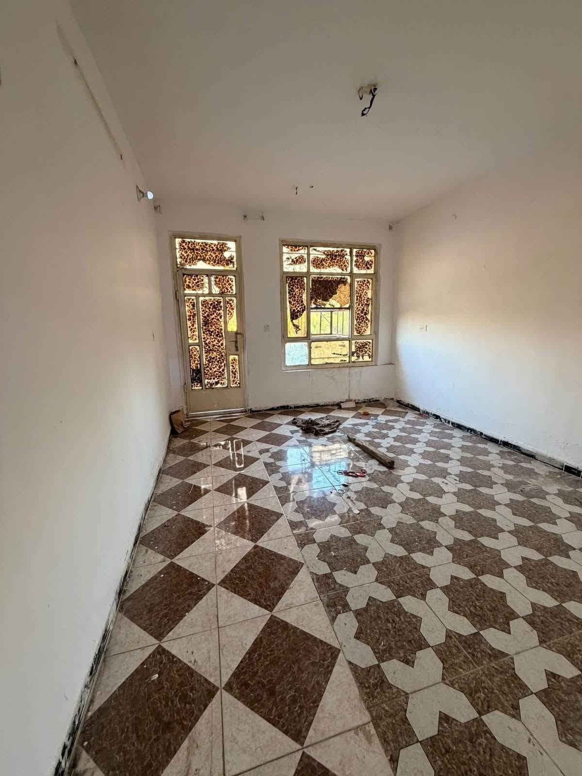 يتوفر بيت سكني بحالة ممتازة وجاهز للسكن.

​المحتويات: غرفتين نوم + مطبخ + صحيات متكاملة.

​الموقع: شارع النخل
​السعر: 650
​للتواصل والاستفسار: ***********
