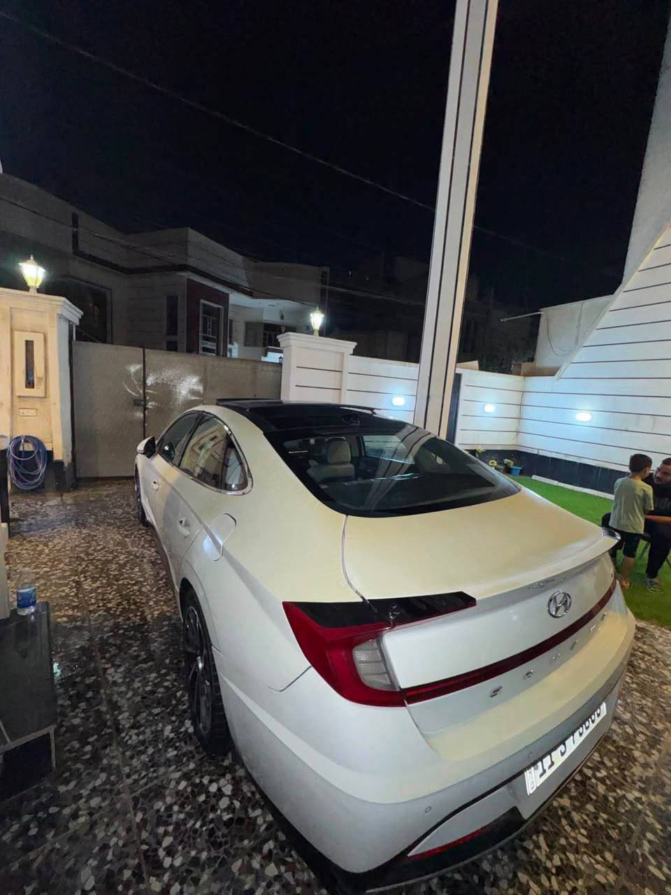 يالله اسلام عليكم
للبيع سوناتة2022 خليجي 
صبغ حزام  بدون دواخل بدون شواصي بدون تكم 
علما السيارة جارد صبغهة مكانات
ماشية 53 كيلو محرك وكير وحدادية شرط الكفالة سيارة معايزة شي ترايها كلش حلو
مواصفات السيارة 1/1
بنوراما شاشة كامرة خلفية كشنات جلد تبريد خلفي لد امامي لد خلفي كشنات كهرباء وبعد هواي مواصفات
محرك 2500 دوش شرط الكفالة صاروخ
رقم بغداد بسمي شخصيا
السعر 128 وبيها مجال بسيط 
ولحد يكلي اكو هيج سعر بل سوك
مكاني بغداد-الغزالية
*********** بغداد, العراق
