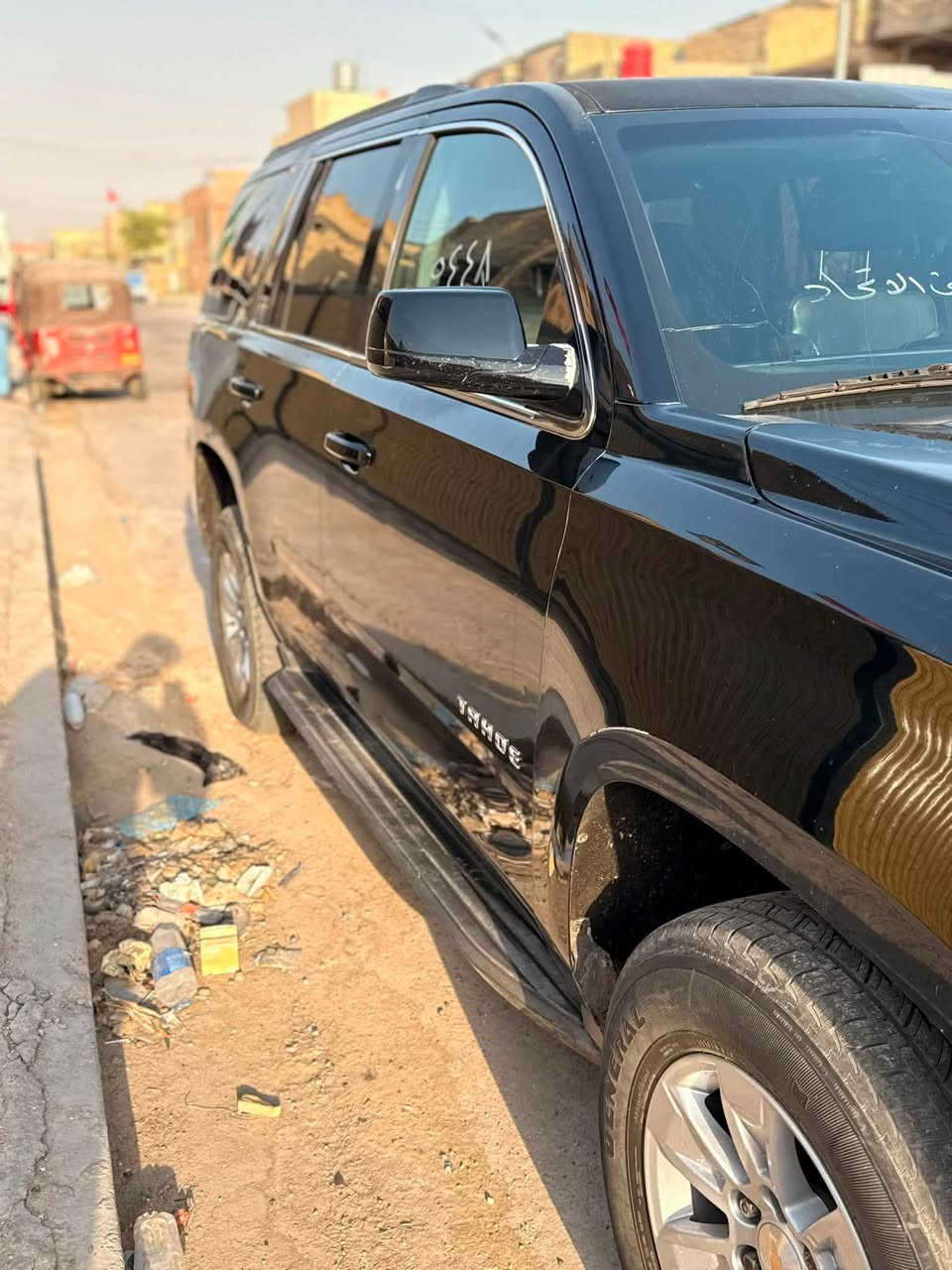 تاهو للبيع  حادث كدامك الباقي كفاله رقم بغداد. دخول جديد سياره بدون ايرباك  كلش نضيفه وهاذ رقمي ***********
