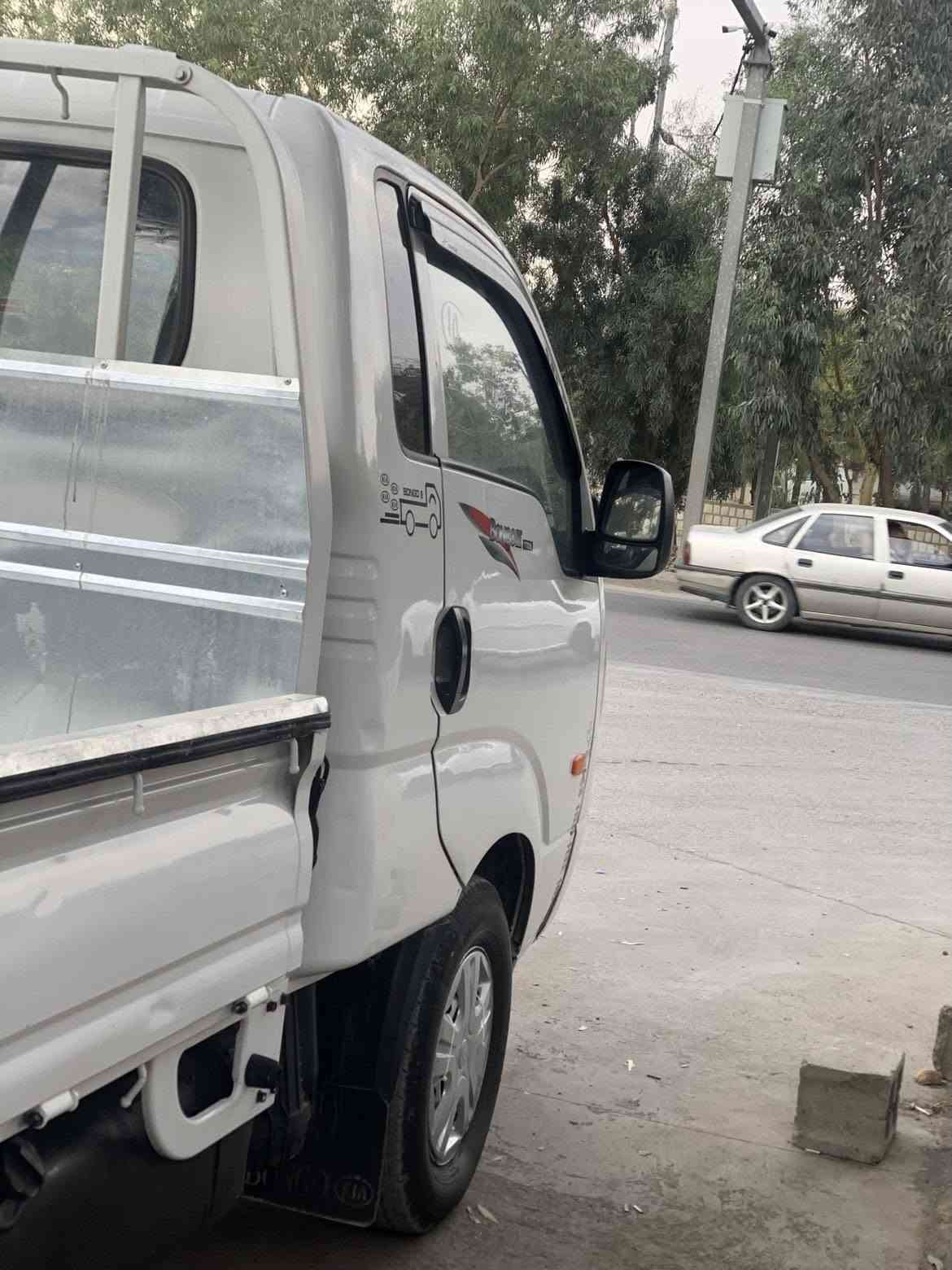 كيا ٣٠٠٠ • ٢٠١٠ • نظيفة