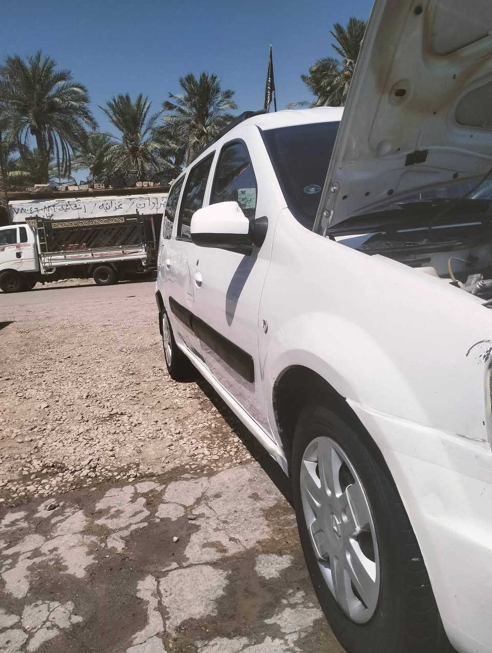 سلام عليكم رينو موديل ١٢ رقم نجف خصوصي بيه بس جاملغ امامي مبدل وبارد بيه راعيه يريدمداور جاهزه من كلشي مكينه كيرحداديه كهربائيات تخم تاير مكان ديوانيه غماس لموشراي لايكلي مسح لمشوررجأ سعر٦٠وبيه مجال ولامراوس ب افيو اراوس 
الرقم اتصل ***********
