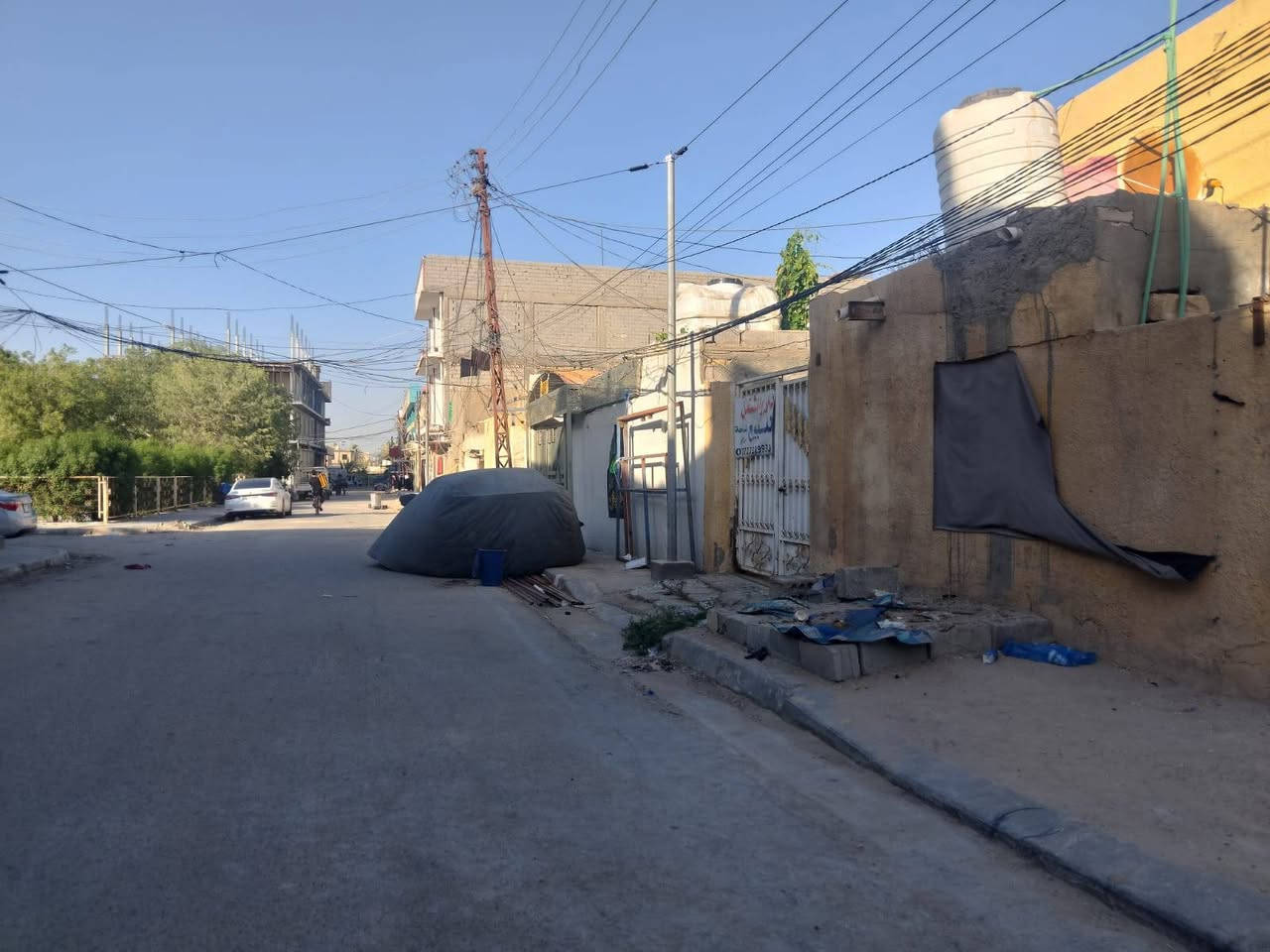 السلام عليكم دار للبيع المساحه 250م جنس العقار طابو صرف 

بناء قديم ومن ضمنه مشتمل مئجر حاليا الموقع كربلاء حي

 العسكري سوق العابد قرب مول الامير 

السعر ٢٠٠ وبي مجال 

التواصل ***********
