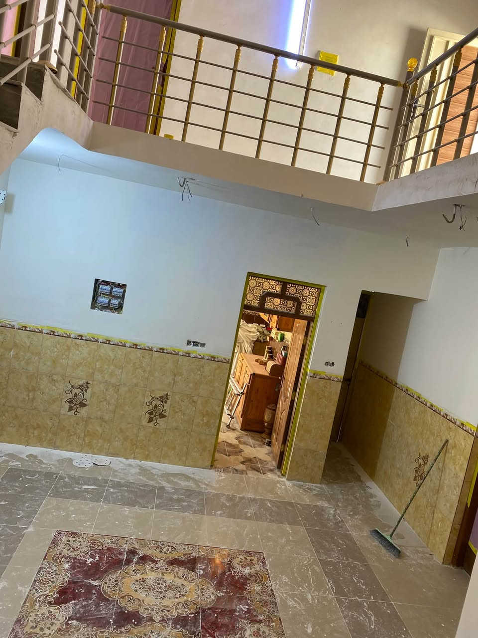 صباغ متفرغ • طلس مانع رطوبة • ورق جدران