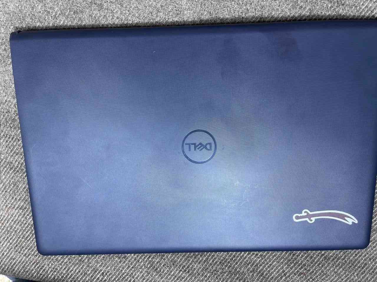 لابتوب Dell Vostro 3520 (جيل 12) بحالة الخارق - لقطة لا تعوض! 🔥💻
إذا كنت تبحث عن جهاز سريع، قوي، ومعالج حديث يخدمك لسنوات طويلة، هذا اللابتوب هو الخيار المثالي.
📌 المواصفات الأساسية:
 * المعالج (CPU): Intel Core i7-1255U (الجيل الثاني عشر القوي، 12 نواة لأداء سريع جداً بدون أي تعليق).
 * الذاكرة العشوائية (RAM): 8 جيجابايت (قابلة للتوسعة لأداء أسرع).
 * نظام التشغيل: Windows 11 Pro أصلي ومحدث.
 * البطارية: بحالة ممتازة جداً (فل ونظيفة 100% ولا نقطة هبوط، تعيش معك لفترة طويلة).
🎯 الجهاز مناسب جداً لمن؟
 * الطلاب الجامعيين والدراسات العليا: ممتاز جداً لفتح أبحاث كثيرة، برامج جامعية ثقيلة، تصفح، وتطبيقات الدراسة أونلاين بسلاسة تامة.
 * المهندسين والمصممين (المبتدئين والمتوسطين): معالج i7 جيل 12 يقدم أداءً عالياً لتشغيل برامج التصميم والهندسة مثل الأوتوكاد (AutoCAD) وغيرها.
 * الأعمال الإدارية والمكاتب: سرعة فائقة في إنجاز المهام، المحاسبة، وبرامج الأوفيس المتقدمة.
 * الاستخدام اليومي الثقيل: مشاهدة أفلام بدقة عالية جداً، وإدارة أعمال متعددة في نفس الوقت دون أي بطء.
💡 الجهاز جاهز للاستخدام الفوري، نظيف جداً وخالي من أي عيوب. قيم نضافته 
📞 للتواصل والاستفسار : [***********]
