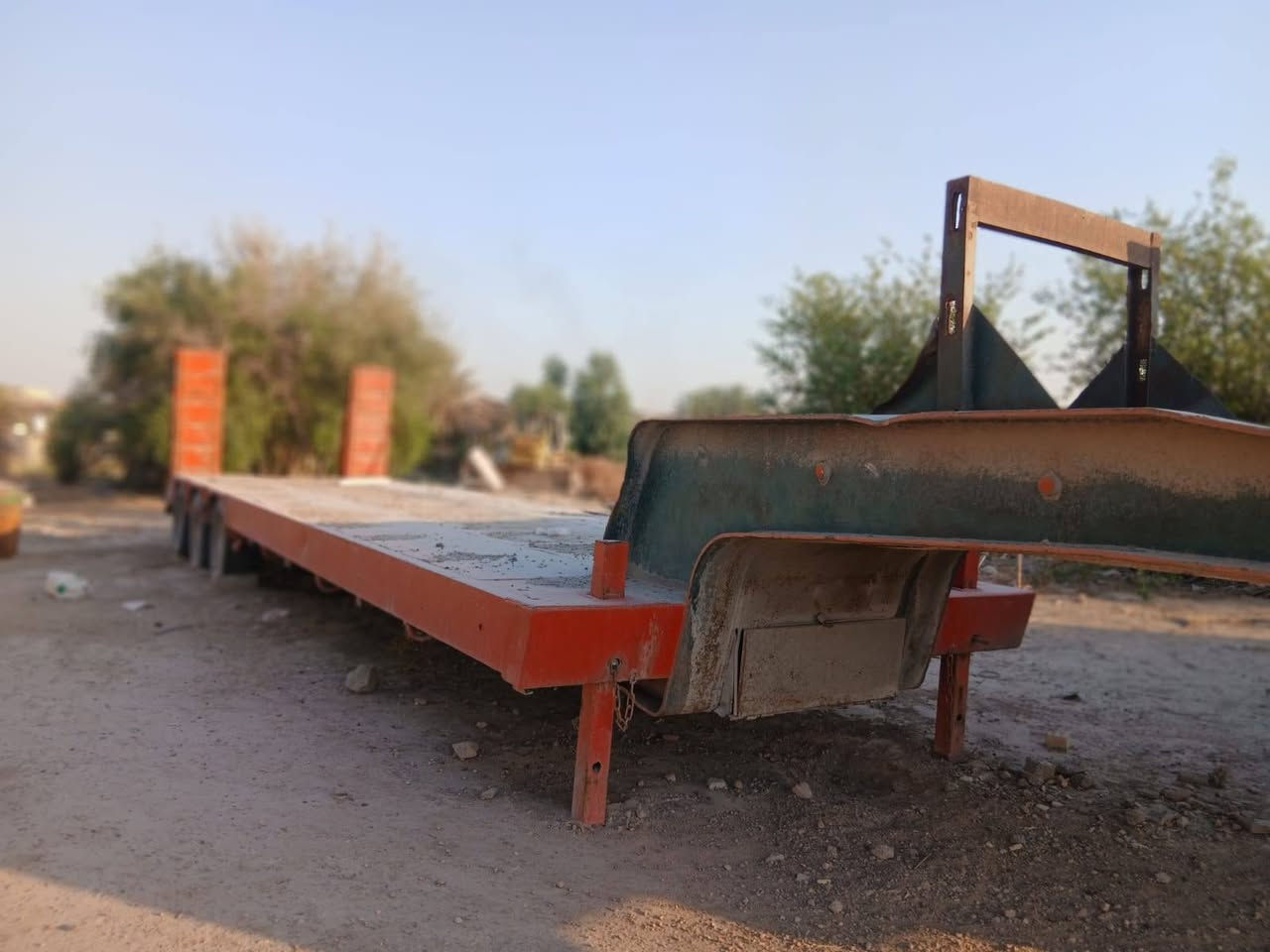 السلام عليكم للبيع لودر الطول١٠ونص م العرض ٣٢٥م امريكيه ثلاث دناكير *********** بغداد جرف النداف معرض ابن المدائن @
