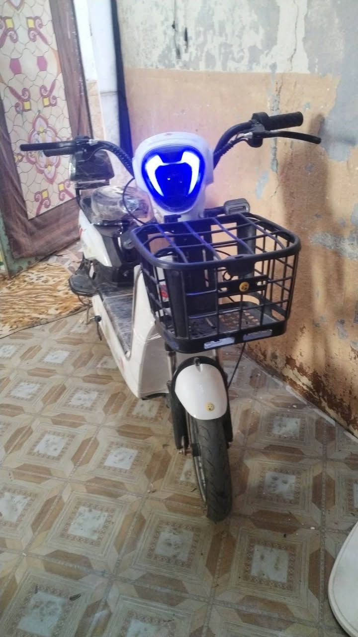 السماوه الوركاء ناحية الكرامة. 
دراجه شحن للبيع فول مواصفات تايراتها اصليه سرعتهه 50 يطول شحنها 10 كيلوات السعر 400 قفل 4 بطاريه

