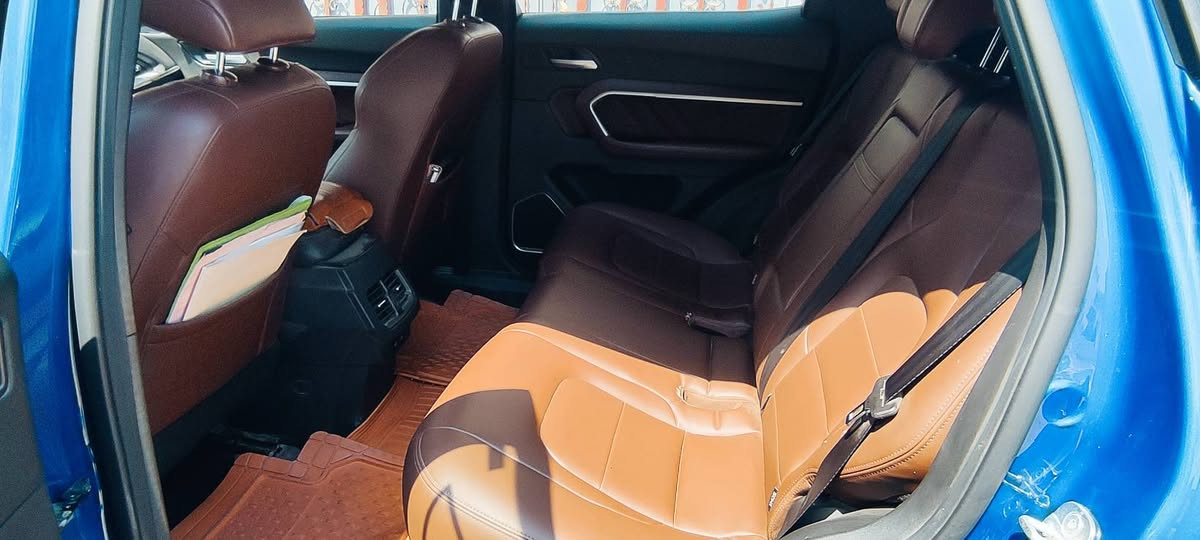 هافال H6 موديل 2019
محرك ٢٠٠٠ اقتصادي 
فول مواصفات للاخير ١/١
دبل بانوراما 
بصمة سويج/بصمة ابواب/ بصمة جنطة
شاشه كبيرة لمس اضافة الى ماوس للتحكم بالشاشه
مميزات الشاشة تدعم MP4 يعني تكدر اتشغل فيديو بالفلاش وكل الوسائط مع فحص حالة السيارة 
كامرة خلفية + كامرة امامية + كامرات جانبية تعطيك صورة ٣٦٠ درجة ونظام تصوير رادار عالمي (اظهار صورة الشارع كامله ) من الاعلى
لدات أناره داخليه 
لايتات زينون عالي ناصي
هاند بريك بصمة + نظام هاند بريك مؤقت بالازدحامات
كشنات جلد لون ماروني سبورتي
بيبان السيارة مطعمة بالجلد و  نيكل 
تحكم ستيرن كامل + ومحدد سرعه عالي الدقه ورادار
كشنات كهرباء 
نظام ذاكرة ٣ وضعيات لكشن السائق + نظام ذاكرة لوضعية المرايا الجانبية 
تبريد امامي و خلفي (قطعتين) 
نظام تدفئة للكشنات +أستيرن 
الدشبول الكتروني يحتوي ٣ ثيمات وصور مختلفه مختلفة 
ثلاث انظمة للقيادة ( سبورت + ايكو اقتصادي+ عادي ) 
و ثلاثة انظمة للستيرن 
حساسات امامية + حساسات خلفية و على الجوانب للتنبيه عند اقتراب اي جسم 
فتح و غلق المرايات جانبية كهرباء 
مراة الداخلية ذكية 
لد امامي + لد خلفي للضباب ( تكدر تطفيه و اتشغله ) 
نظام المحافظة على المسار + التنبيه
نظام كروز سرعة  
رادار جانبي و ( يحوي ميزة الضوء التبيه داخل السيارة و ليس في المرايا الجانبية كما في باقي السيارات)
اصطفاف  تلقائي ( auto park) 
نظام دبل اشارة اوتوماتيك في حالة توقف مفاجئ 
شعار هافال على الارض في حالة فتح باب السيارة
دبل كزوز 4 كزوزات شكل رياضي
صيانه كاملة جاهزة السيارة
رقم بغداد الجديد باسمي السنويه صلاحية الى ٢٠٣٠ 
95 الف ماشي 
بيها جاملغ خلفي مصبوغ اثر شخط وبارد خفيف جدا ويحتاج تكحيل  جاملغ امامي ضاهر بالصور 
للاستفسار 
*********** بغداد, العراق
