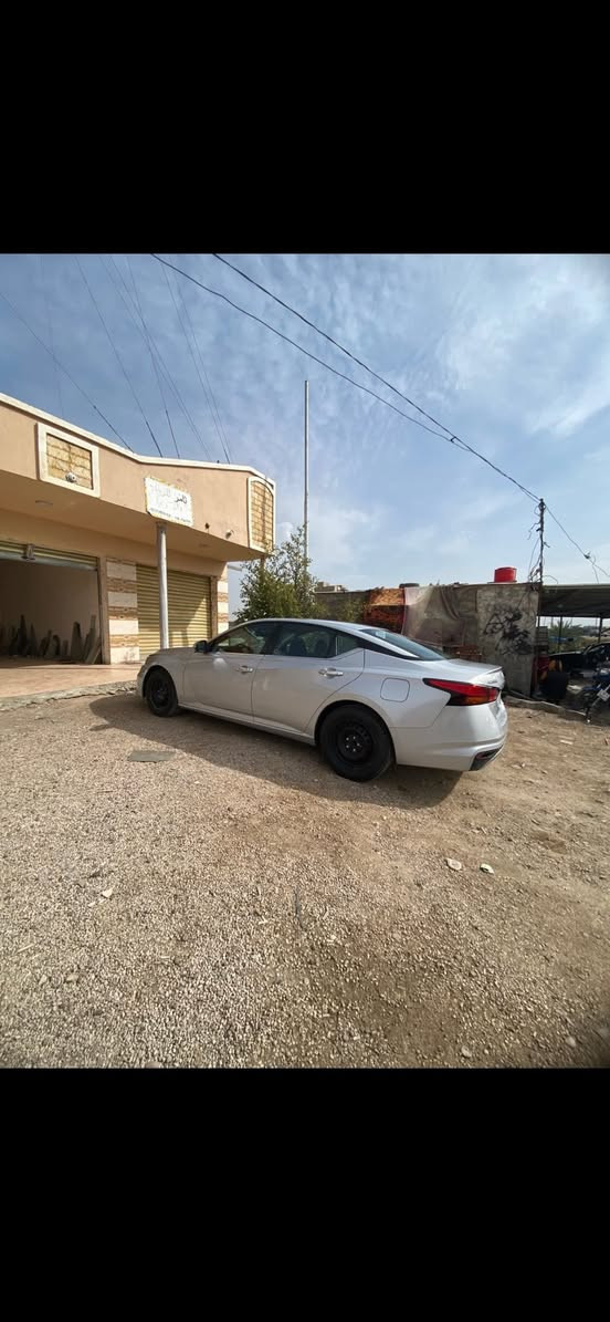 بسم الله الرحمن الرحيم 

نيسان التيماا  موديل ٢١ 
موصفات s معروفه تشغيل ع نبعد تحكم ستريت 
تثبيت مسار رداد ئمامي 
كير مكينه وكاله تبريد تدفئه 
موقين  بقالها سنه اسويلك وكاله عامه يحقلك بكلشي 
ضرر موضح بل سونار + حادثها بل خارج
مكان الانبار الفلوجه 
سعر 120 وبيها مجاال 
متواجد خاص 
واتساب : ***********
