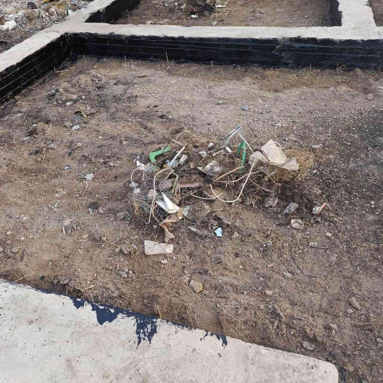السلام عليكم قطعه ارض للبيع الموقع جويميسه الغربيه نزله شيخ عدنان المساحه 200 الاساس يحتوي علئ غرفتين واسقبال ومطبخ حمام 
للاستفسار الاتصال علئ الرقم ***********
