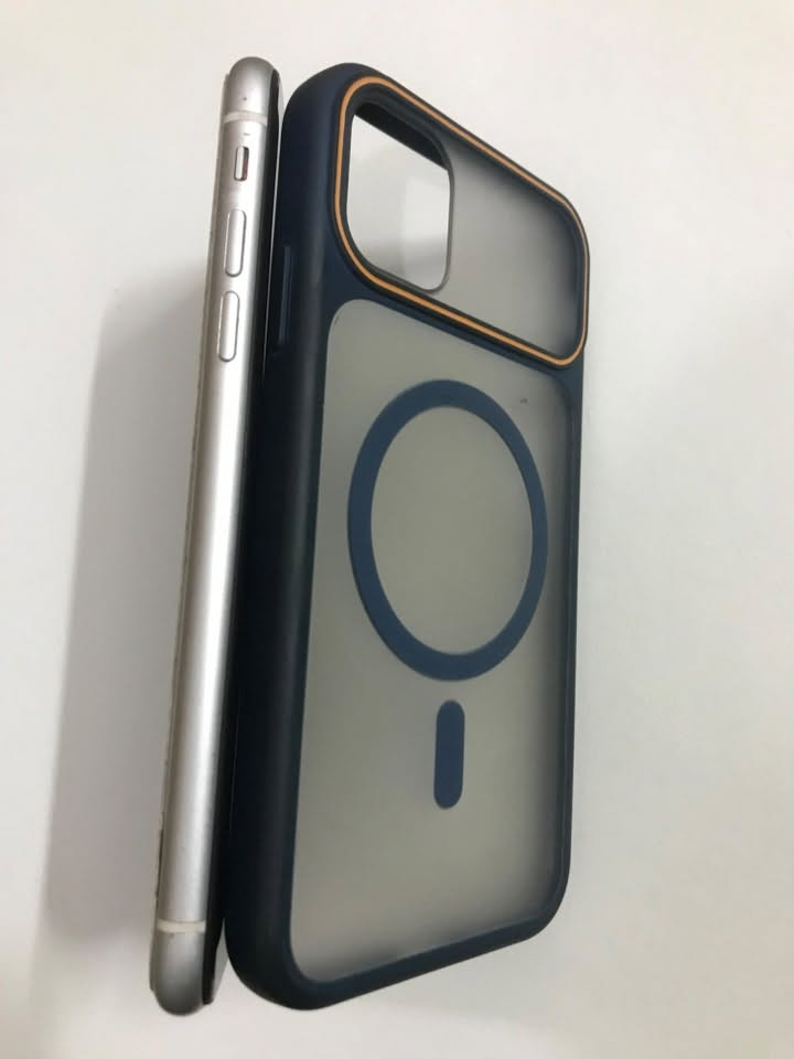 آيفون XR • ٦٤ جيجا • ضهر مفطور