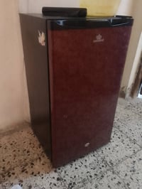 ثلاجة نظيف شغالة للبيع 90 الف قفل مكاني حي الفرات 07510619294
