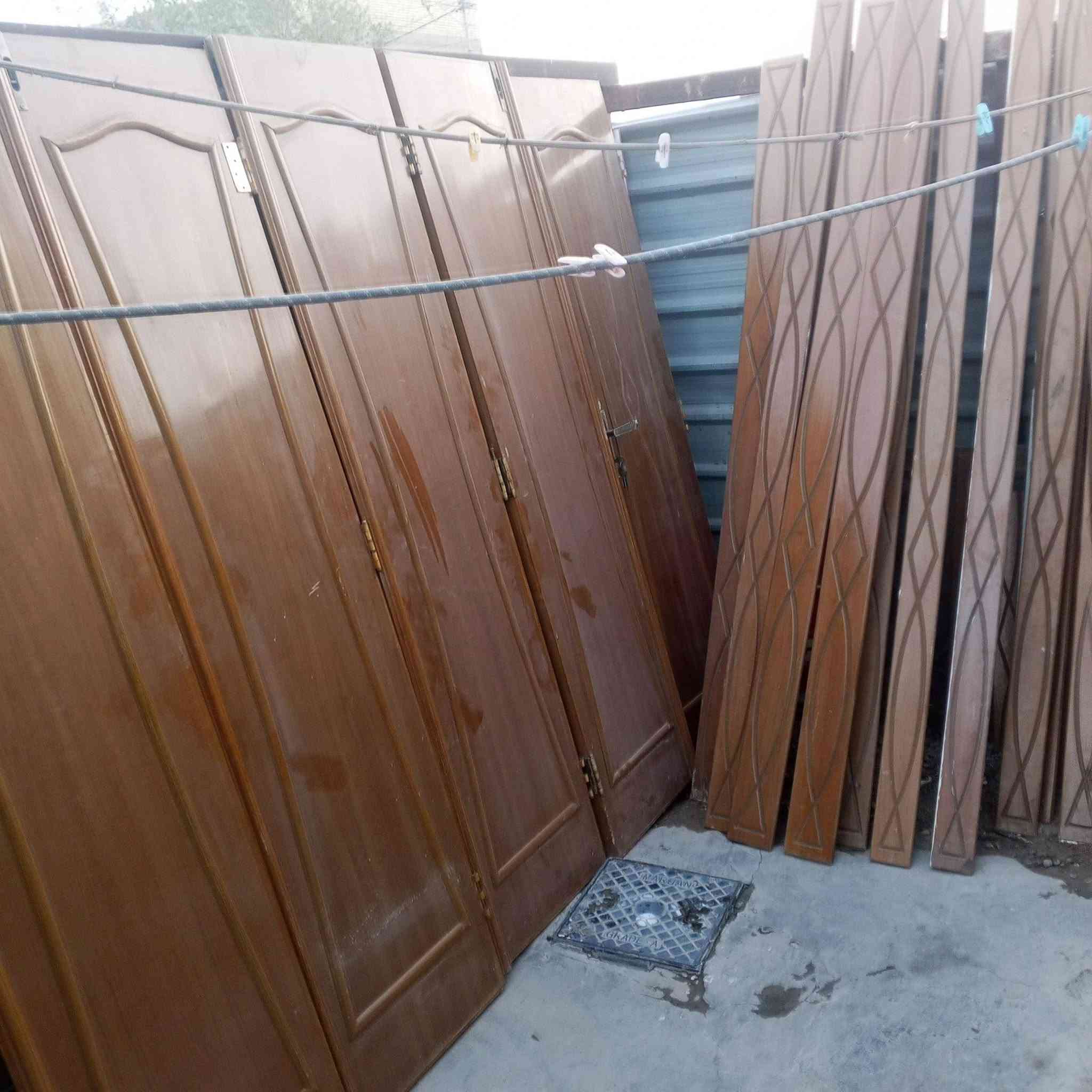 بيبان اثنين خشاب لبيع باب دفتري الطول 280العرض 3متر السعر 350
باب طلاكه وحده الطول 280العرض 1متر  السعر 160
نجف حي النداء الاتصال ***********
