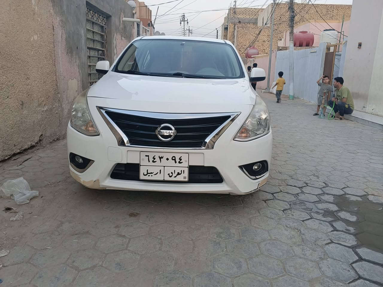 سلام عليكم نيسان هنديه للبيع 
السعر 100 وبيها مجال 
السياره مكفوله من الصبغ 
مكانها نجف مديل 21
