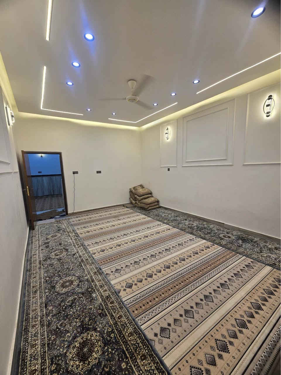 بيت للبيع طابو صرف - حي العسكري المساحة 252 متر طابقين والثالث بيه مخزن
علماً ان ( الماء والكهرباء والمجاري ) مجهزه بأرقى الماركات العالمية وبأحدث انظمة للاتصال *********** عمارة, ميسان
