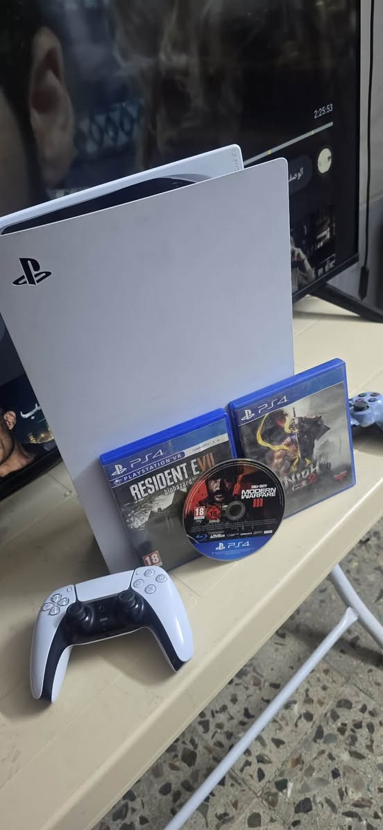 السلام عليكم
Ps5 فات
نضافه 90%   
ذاكرة 1 تيرا   ملحقاته كامله تتضمن 
الكيبلات الاصلية مالته 
3 اقراص  نضيفات 
جوستكات عدد 2 واحد  مال ps4  تجاري والثاني مال ps5 الاصلي 
بدون كارتونه السعر ٦٥٠  قفل. مكاني 
بغداد / العامرية 
الرقم /.  ***********
