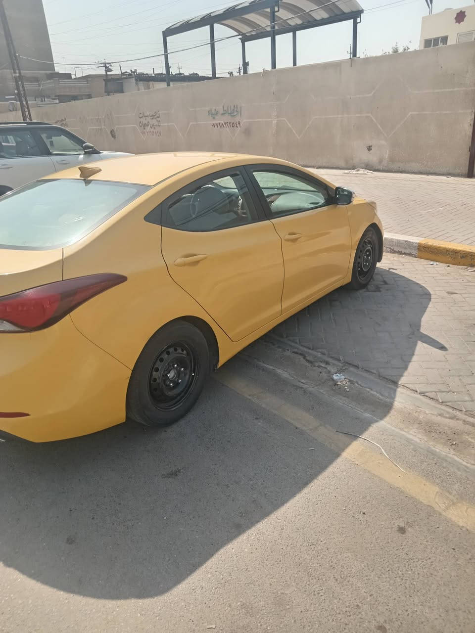 اخوان السلام عليكم النتراء صطعش امريكي للبيع حادثه بامريكا جاملغ ايسر وبسمي تحويل مباشر اخوان السياره جاهزه محتاجه فقط تبريد وجم قطعه حداديه بسمي رقم انكليزي السعر 105 
رقم الهاتف ***********
