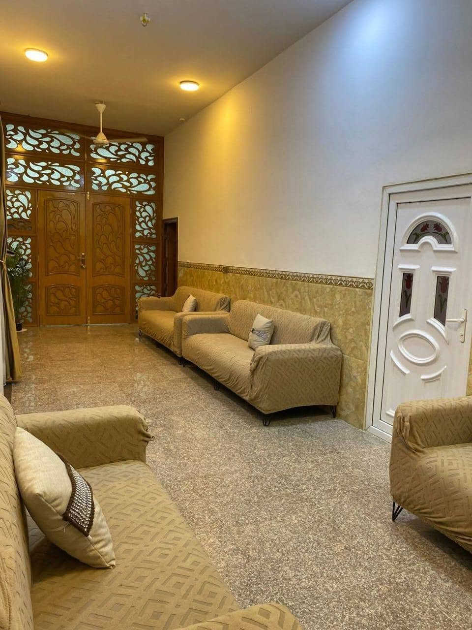 دار للبيع 🏠
اللهم صل على محمد وآل محمد 
توكلنا على الله 

في النجف الاشرف  ناحية الحيدرية  حي التحدي قريب على شارع سيد شاكر الحولي الاول  خدمات كامله 

 المساحة ٣٢٥متر ركن شارع ١٠

بناء جديد يتكون

غرف عدد ٢   ٤x٥

استقبال ٩ x ٤

صاله كبيره ٨x٨

صاله داخليه ٣x١٠

مجموعة صحيات 

مطبخ ٤x٦

الارضيه كرانيت 

بناء طابوق 

كونكريت مسلح 

ملاحظة البيت ينباع مع الأثاث او بدون اثاث

وحسب الصور الموجوده 

لمعرفة السعر 

 الاتصال على الارقام  التالية

***********

***********

@الجميع
