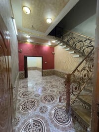 بيت للأيجار في الثوره غرفتين وصاله ومطبخ وصحيات اجاره 350 الف  0781003...