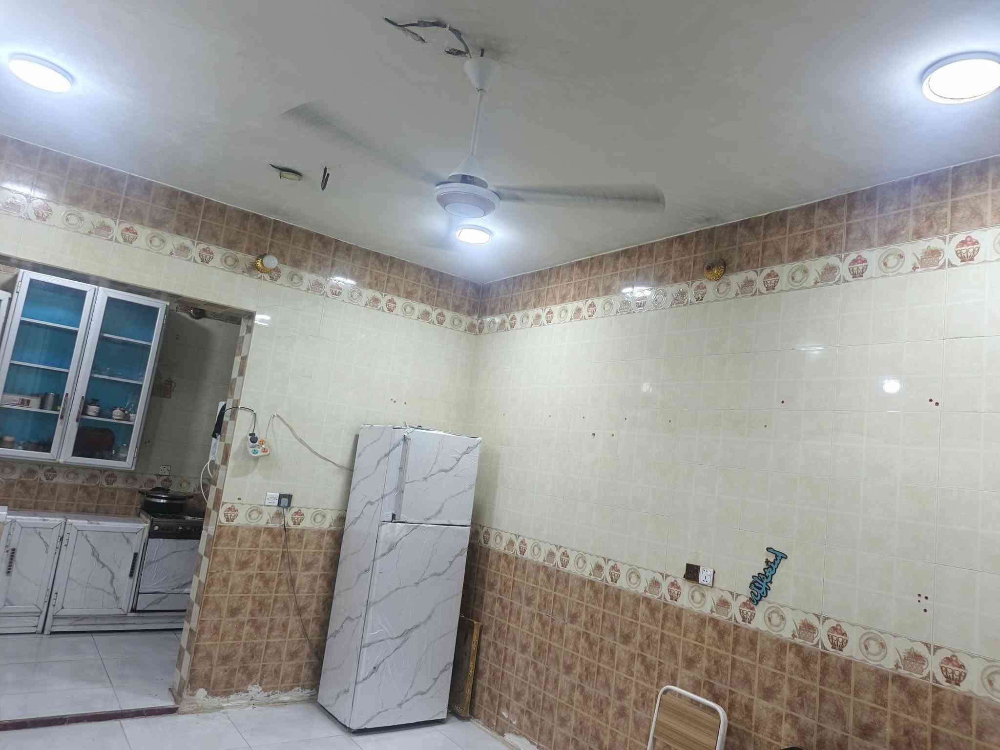 دار للبيع مع مشتمل
الدار

المساحة 800متر 
طابو زراعي سند 25
متكون من 
غرفة عدد. 2-4×5 والثانية سويت 6×5
صالة 10×4
الاستقبال 10×4
المطبخ حار 3×2 والبارد 5×4
صحيات داخية وخارجية 
ممر داير مدار البيت 
المشتمل 
متكون من
غرفة وصالة ومطبخ وصحيات 

الموقع حي العسكري قرب مولدة احمد فيصل
للستفسار اكثر مراسلة الصفحة او الاتصال عل الرقم 
***********
