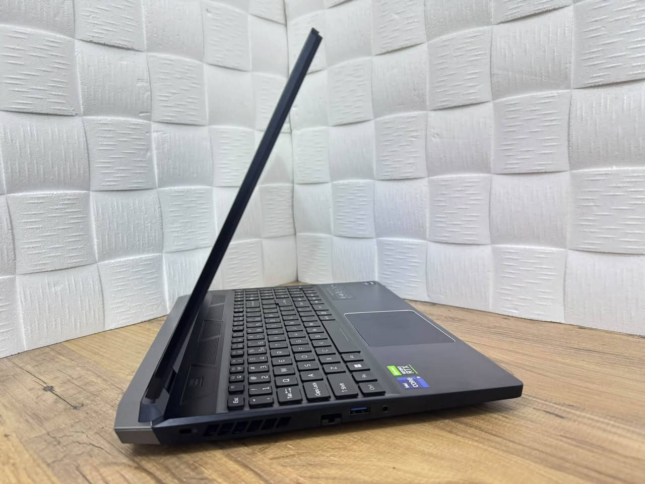 Acer Predator Helios 300
Spatiallabs edition
المعالج
Intel Core i9-12900H
الرام
32GB DDR5
التخزين
2TB NVMe M.2  1TB+1TB
كارت الشاشة
NVIDIA RTX 3080 - 8GB- 150W
الشاشة
15.6  4K  تدعم تقنية العرض ثلاثي الابعاد

 للاستفسار : ***********
