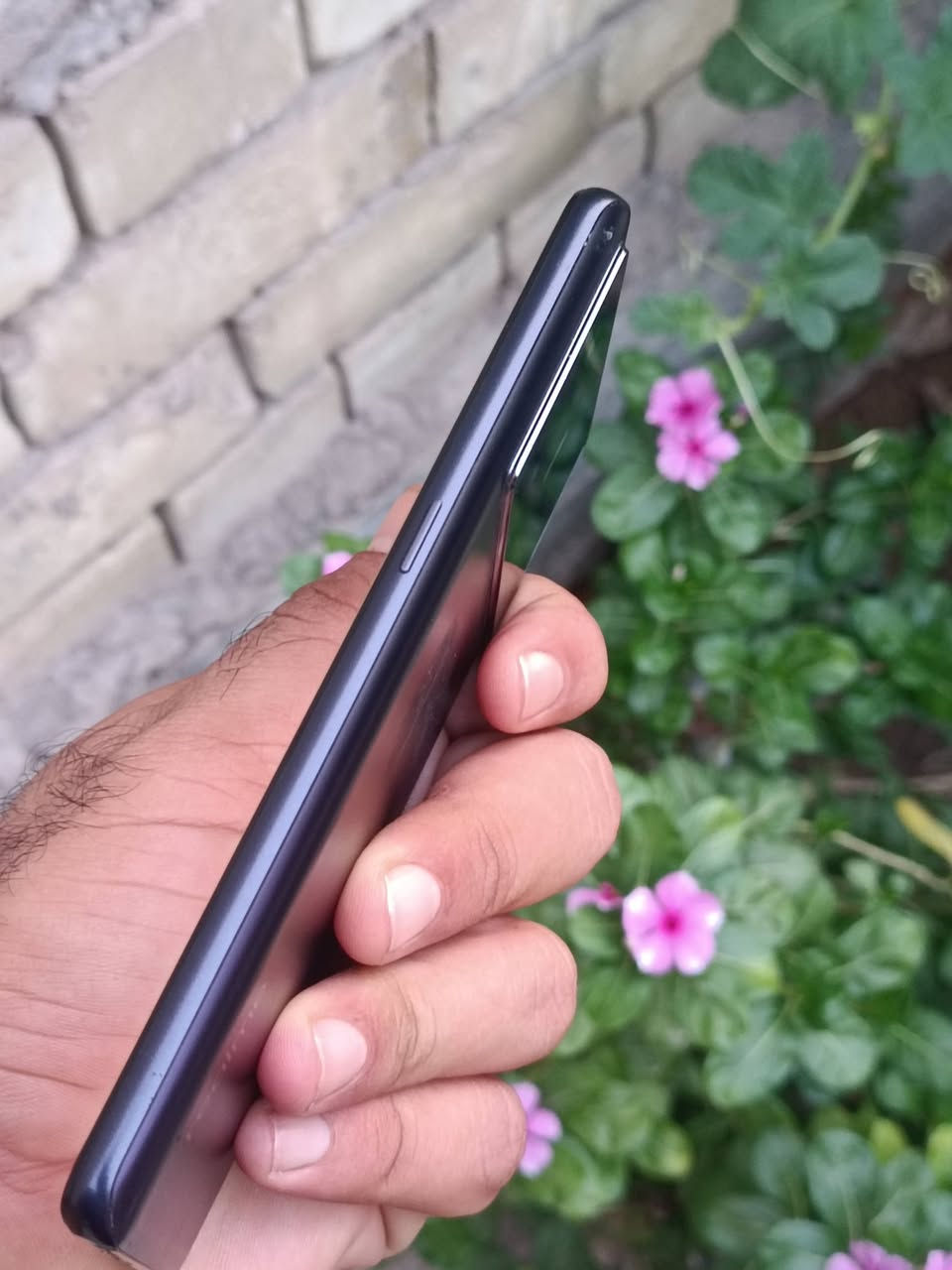 ريلمي gtنيو 5se ذاكرة الف كيكا تيرا بطارية 5500 تدعم الشحن السريع 150 واط فقط جهاز مكان نجف توصيل باعتماد فقط مراسلة فقط خاص  بدون تعليق او اتصال ***********

نص مكتوب في الصور:
- ٠٨:١٤
- حول الجهاز
- الإصدار مُحدث
- مساحة التخزين
- ٢٩,٧ غ.ب / ١,٠٠ ت.ب
- اسم الجهاز
- realme GT Neo5 SE
- المعالج
- Snapdragon® 7+ Gen 2
- Mobile Platform
- البطارية
- ٥٥٠٠ مللي أمبير في الساعة (نموذجية)
- RAM
- ١٦,٠ غ.ب + ٤,٠٠ غ.ب
- الكاميرات
- أمامية 16MP
- خلفية 64MP+8MP+2MP
- إصدار البرنامج
- RMX3701_16.0.5.1010 (EX01)
- معزز الأداء
- Flux Engine
- الشاشة
- ٦,٧٤ بوصة
- الطراز
- RMX3701
