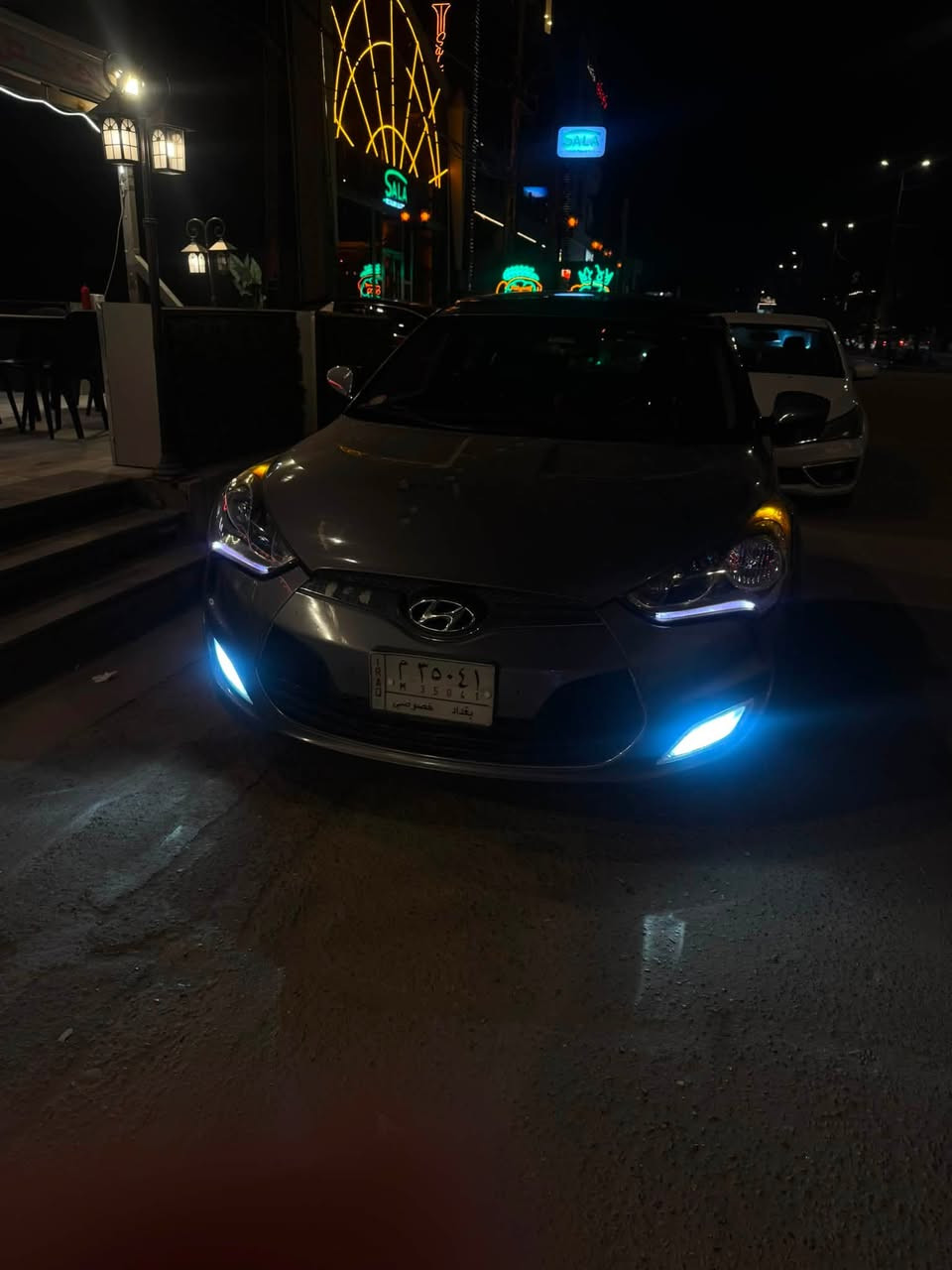 السلام عليكم

هونداي فوليستر موديل ١٣ فول مواصفات للاخير 
السيارة وارد امريكي حادثها جاملغ عكس السايق موجود بالصور
ايرباك دشبول  
ماشية 80 الف
بانوراما 
سستم سماعات
شفتات ستيرن
تبريد ثلج 
كير ومكينة كفالة 
بيها طخة بالدوسة ورصعة بالجاملغ موضحها بالصورة 
مكانها بغداد حي تونس
السعر 79 وبيه مجال للشراي
للاتصال ***********
