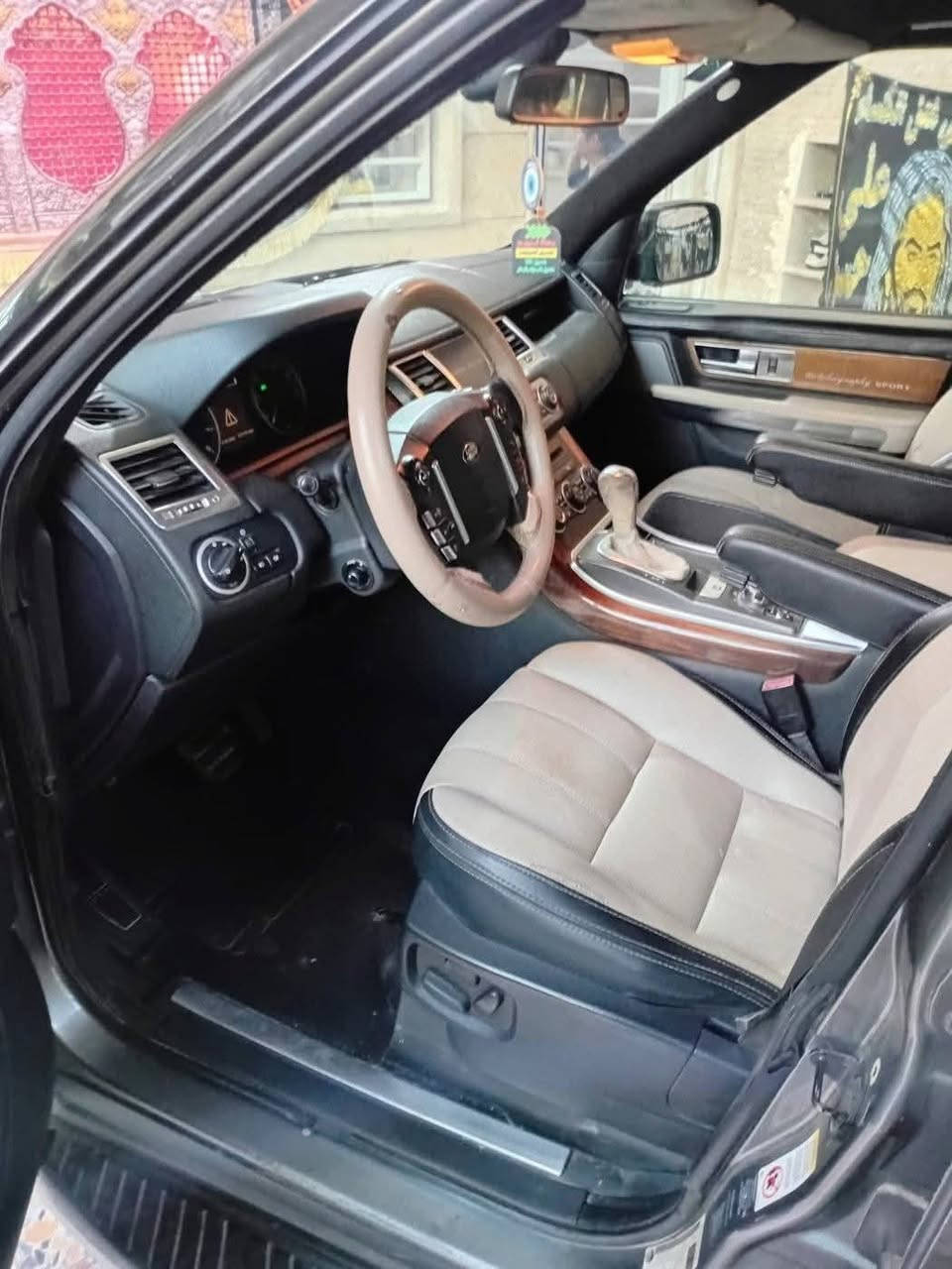 سلام عليكم 
للبيع 
رانج روفر  موديل 2010 
RANGE ROVER 
السياره رقم بغداد الجديد هزه وسنويه جديد
كير مكينه كفاله
بيها 3 قطع صبغ لجماليه  فقط الباقي مكفول
السياره كلش جديده 
مواصفات فول
تخم تايرات جديد
بصمه تشغيل بصمة بيبان بصمه 
السياره مكينه ثمانيه سلندر العادي بدون سوبر المرغوب شلعه ومعدل فول
السياره كشنات جلد 
2 كشن كهرباء
ستيرن كهرباء
كشنات تدفئة
شفتات ستيرن 
مري جانبيه كهرباء وتنزل من ترجع 
شاشات خلفية للصف الثاني 
فتحه سقف 
بجم زنون
 بوب بصمه 
فتحة سقف
أناره ترحيبيه 
خزن ميموري
كامره خلفيه
هاندبريك كهرباء
٨ وسادات هوائية
خمس وضعيات قياده 
السياره جكات تصعد وتنزل 
تحكم ستيرن جوبلسات صدر خلفي امامي جدد
سيارة نظيفه جداً
 مكان بغداد 
للاستفسار***********
شراي اتصل بي واتساب
