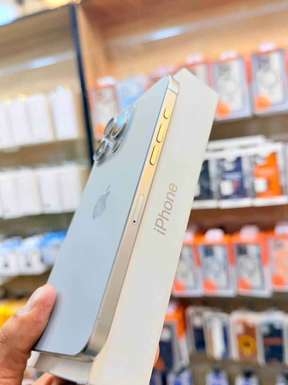 ايفون 15 برو ماكس 📱
ذاكره 256 بطاريه 95 نضافه 100‎%‎ زلغ مابي هو والجديد سوه نموذج M لونه المميز كامل ملحقاته وتر بروف وبلحاسبه كله نورمال وتر بروف يعني كلشي ممبدل بي وضمان وصل 5 ايام اي مشكله او عطل يستبدل فورا 
السعر مليون و75 🔥📲
العنوان بغداد البياع شارع 20 قرب 
مجمع دينار ونص مركز عيسى فون
📞***********
