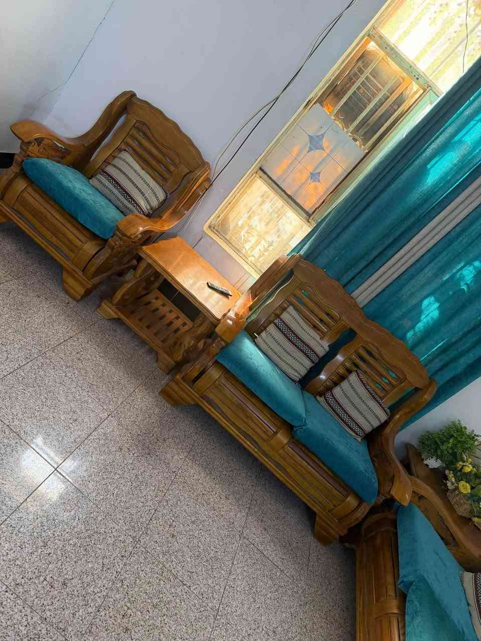 تخم 7 مقاعد وطبلات 2 كبار خشب زان جديد كلش سعره 250 ودوشك قياس 110*200 جديد مامستخدم ابد سعره 40 و2 صوبات نفطيات ياباني نظيفات وشغالات الوحده ب 50 للاستفسار 
*********** النجف, العراق
