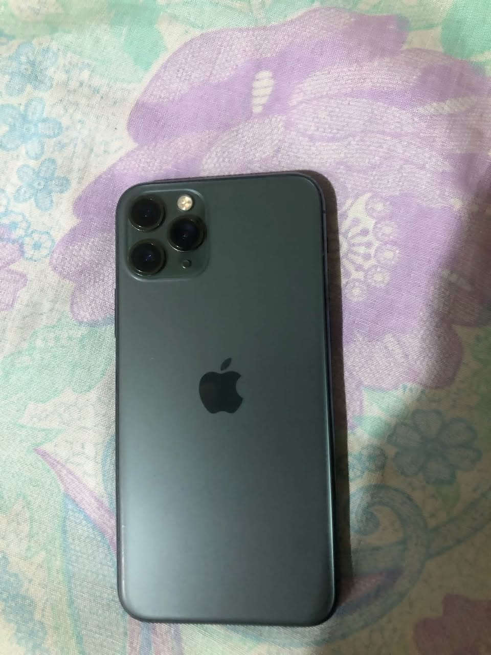 📱 للبيع iPhone 11 Pro
🔹 اللون: زيتوني
🔹 الذاكرة: 64GB
🔹 الشاشة: Super Retina XDR OLED بحجم 5.8 إنچ
🔹 المعالج: Apple A13 Bionic
🔹 الكاميرات: ثلاث كاميرات خلفية 12MP
🔹 الكاميرا الأمامية: 12MP
🔹 Face ID شغال ✅
🔹 مقاومة للماء والغبار IP68
🔹 البطارية: صحة 75% وأصلية

📦 حالة الجهاز:
🔹 الهيكل نظيف جداً وحالته ممتازة
🔹 الشاشة أصلية ونظيفة
🔹 قاعدة الشحن أصلية وتم تبديلها قبل سنتين
🔹 البصمة شغالة ✅
🔹 الصوت شغال ✅
🔹 الكاميرات كلها شغالة ✅
🔹 كلشي بالجهاز شغال بدون مشاكل

💰 السعر: 275,000 دينار
🤝 بي مجال للجادين

📍 المكان: بغداد

📞 للاستفسار:
***********
***********

📲 الأرقام واتساب أيضاً.

