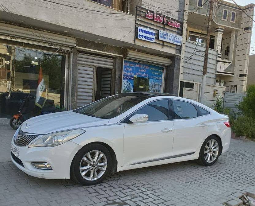 السلام عليكم
ازيرا 2014 خليجي 

رقم بغداد انكليزي باسمي 
بصمة بانوراما تحكم ستيرن 
جلد داخل قرميدي 
كشنات كهرباء 
تبريد ثلج 

 بيه بابين كلير وجاملغ خلفي ايمن بارد 
وشبر بارد ايسر بين جاملغ و الباب الامامي 

السعر 105 وبيهة مجال 
مكاني بغداد الدورة 
*********** 
واتساب اتصال موجود
