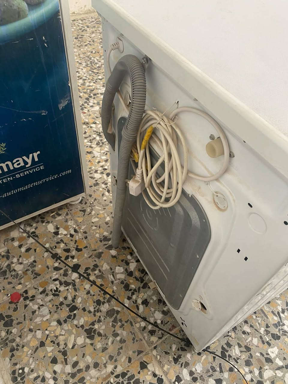 السلام عليكم للبيع غساله الجي فول نظافه للتواصل ‏‪***********‬‏ يوجد واتساب
