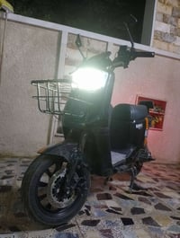دراجه شحن ما بيهة نقص اي شي ماشيه شي قليل دراجه جديده بيهة لايت زنون ا...