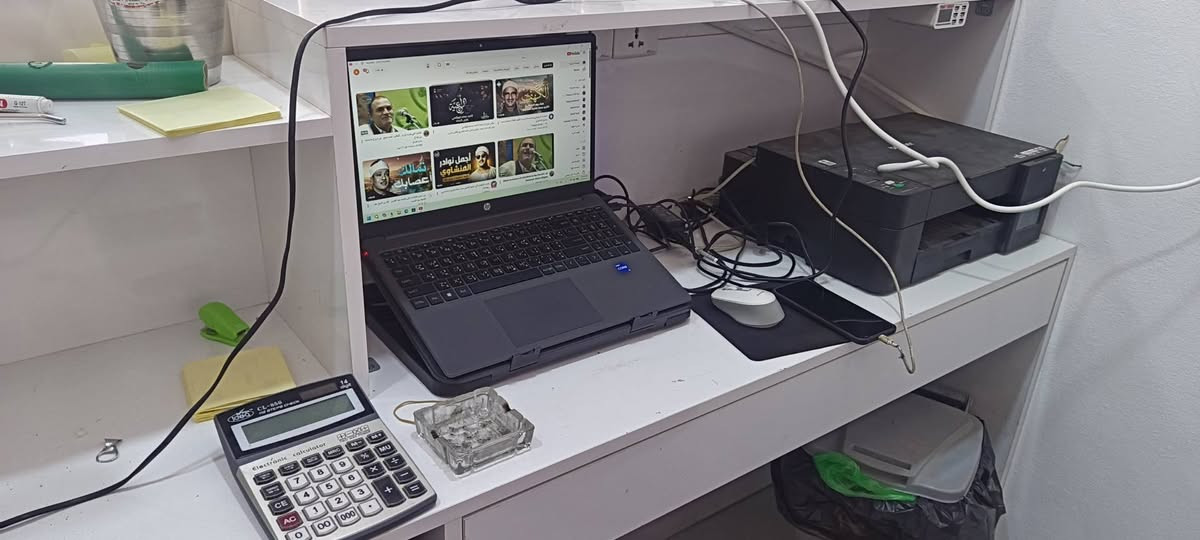 ميز صيانه هواتف للبيع كلش نظيف طول مترين 
ومن نوع الثقيل 
السعر 350 الف وبيه مجال 
***********
مكاني كربلاء حي الوفاء
