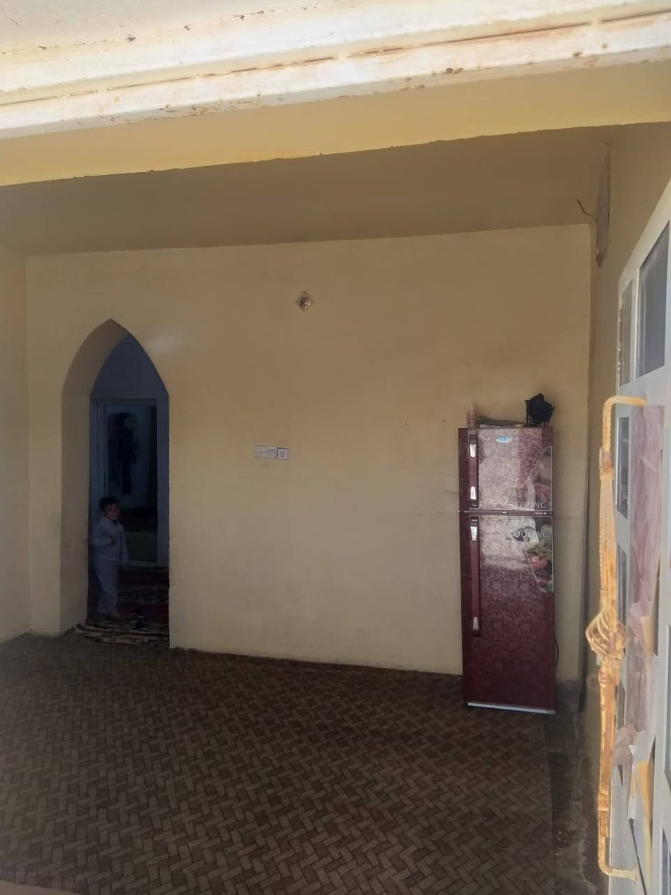 سلام عليكم يوجد دار للبيع في بيجي حي العسكري الثاني قريب ع شارع الحولي  مساحه ٣٦٠ طابو شرط التحويل ستفسار اتصل *********** @
