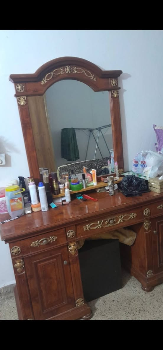 سعرهم ٦٠
مكان شقق زيونه

