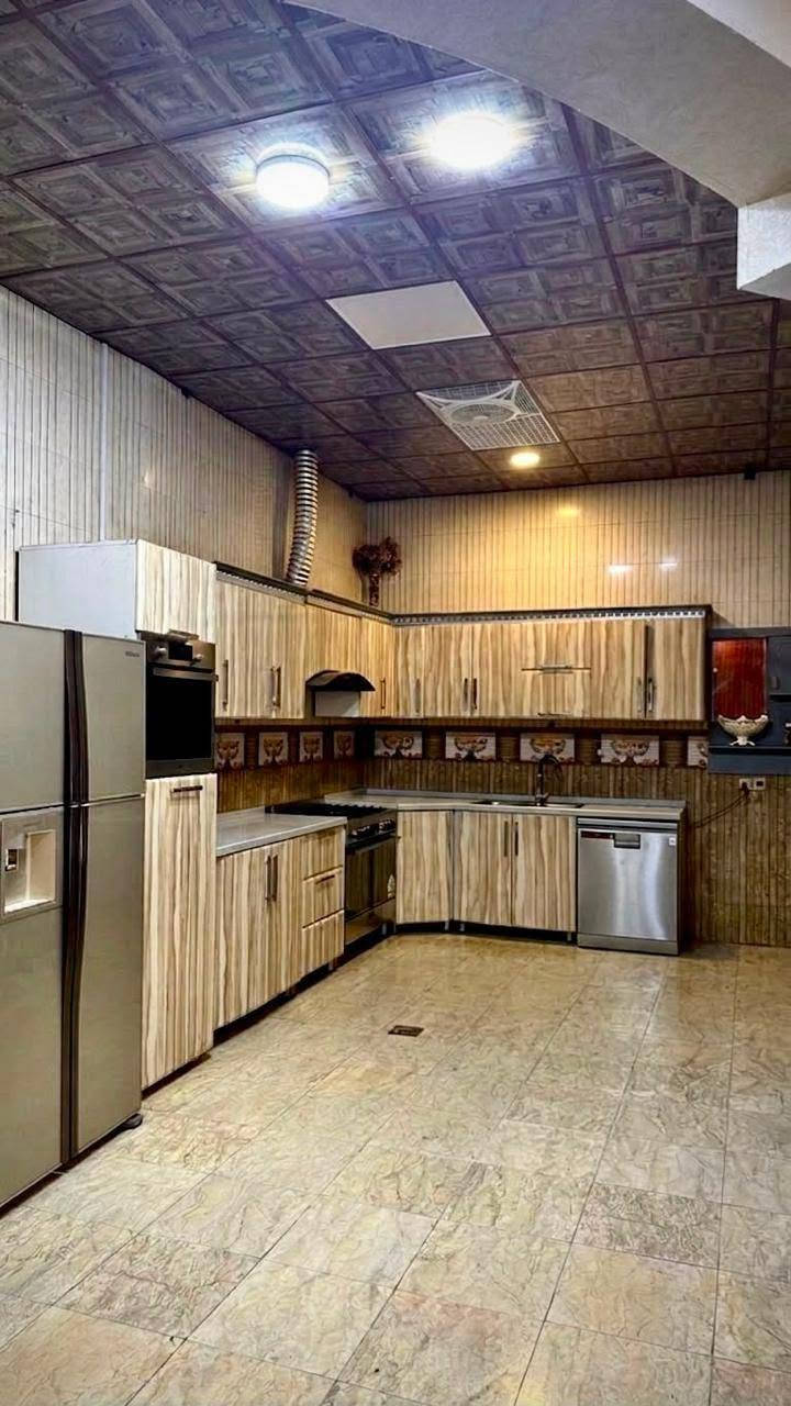 السلام عليكم ✋🏠
بيت للبيع الناصريه حي اور 
يتكون من طابقين كونكريت2️⃣  
الطابق لأول 1️⃣ استقبال🛋️  وغرفت نوم 🛏️ وصاله ومجموعة صحيات داخليه وخارجيه 🚻 وكلدور ومطبخ🧑‍🍳 🍴
الطابق الثاني 2️⃣ 
يتكون من ثلاث غرف نوم🛏️
وصاله ومجموعة صحيات داخليه وخارجيه 🚻 التواصل التصال على رقم *********** وتسابhttps://chat.whatsapp.com/CgF4j4SEF8eL8MxtcRHqut
