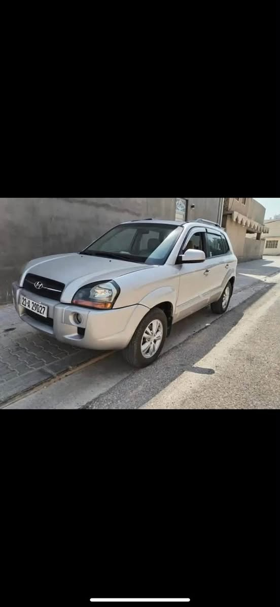توسان. خليجي 2009  البنيد صبغ. فقط. السياره جاهزه. كير محرك  حداديه كامله.  السعر 104 $. مواصفات.  فتحه شاشه كلمره. اربعه دسك فورويل  @ 
***********
