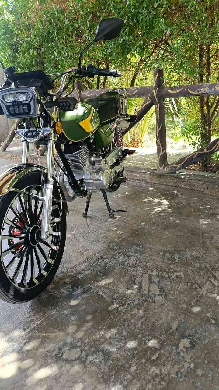 سلام عليكم
للبيع دراجة سونك موديل 25
نضافته فول مناقصه شي 
محرك 200c جواكيج 
سعر 975 وبيها مجال لشراي 
شراي يتصل ***********
مكاني راوه
