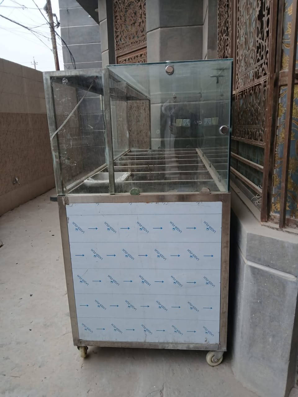 غراض محل نضيفات جدآ 
منشار تقطيع 
مثرامه لحم جديد 
عارضه طرشي 
عارضه الحوم براد وتجميد 
***********+وتساب
