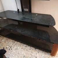 ميز تلفزيون • نضيف • عليه مجال