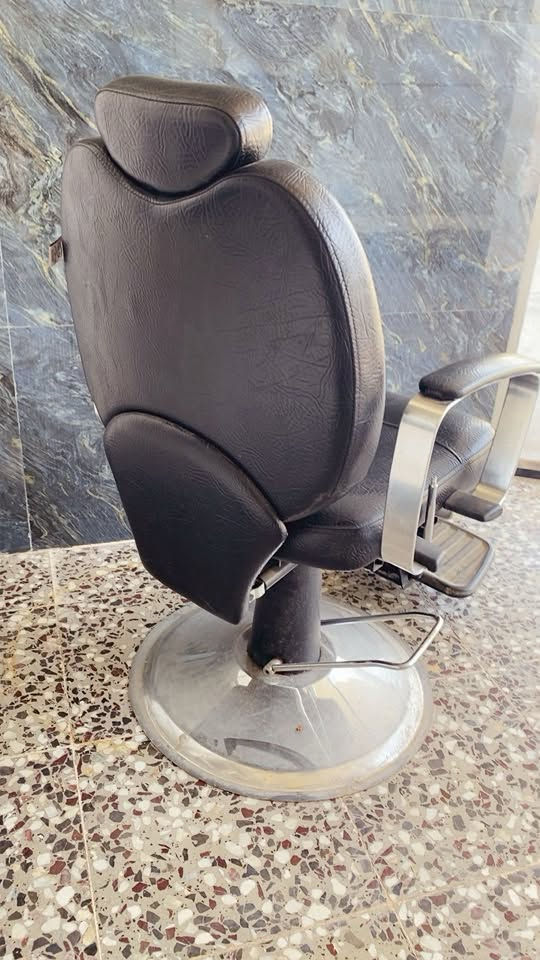 كرسي حلاقه للبيع بعده جديده مستخدم شي قليل واريد أبيعه العنوان بغداد ابو غريب
رقم الهاتف ***********
