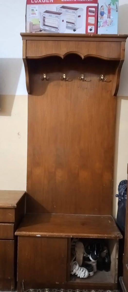 غرفه نوم للبيع التفاصيل داخل اي صوره
يوجد توصيل 
للستفسار الاتصال على الرقم***********
