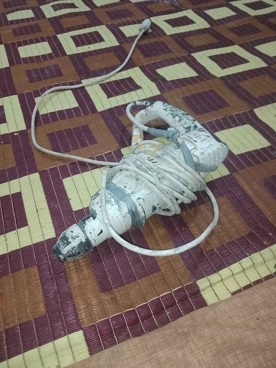 للبيع دريل همر سعر50 وبي مجال كوسره جبيره سعره ٥٠ وبيها مجال كسوره صغيره سعر 25 وبيها مجال ماطور  ضغ سعر 50 وبي مجال دريل صغير 25 وبي مجال تواصل +964 780 734 7089وتساب
