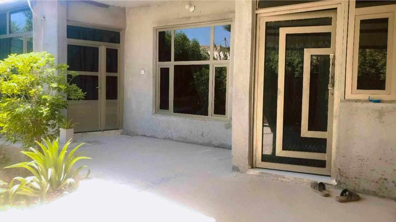 اعلان دار 🏠 سكن للبيع 
طابو زراعي سند ٢٥ مشمول بالتطويب معاملة كامله 
✏️ مساحة ٢٣٠ واجهيه ١١،٥ ونزال ٢٠
يتكون من غرفتين نوم 😴 وصاله واستقبال وصحيات داخلية وخارجية وحديقة وطارمة 
السقف ساندويچ الارضية بورسلين 
الموقع واسط قضاء الصويرة زراعي العسكري الخمسة دونم شارع ١١ قرب الطابو مال الحي العسكري 
للاستفسار يرجى التواصل على الرقم 
***********
