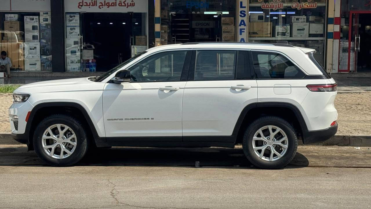 جيب جراند شيروكي. 2023
وارد امريكي 
ماشية 52000
مواصفات كاملة عدى فتحة السقف العلوي
بدون ايرباك 
حادثهه تبديل باب يمين خلفي
*********** 

التواصل على الرقم فقط بي واتساب
رقم بغداد سعر ٢٨٥ ورقة
