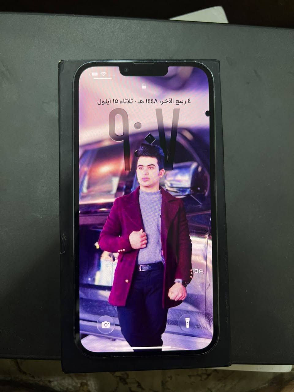 سلام عليكم ايفون 13برو ماكس 

1/مفطر واضح بلصورة 

2/ولكامرات طبيعية بس لبورترية مغوشة 

3/ونقطة بلشاشة سودة صغيرة موضحة بلصور

الجهاز ذاكرة 256
السعر 400
بكاني بغداد العبيدي 
الستفسار ***********

