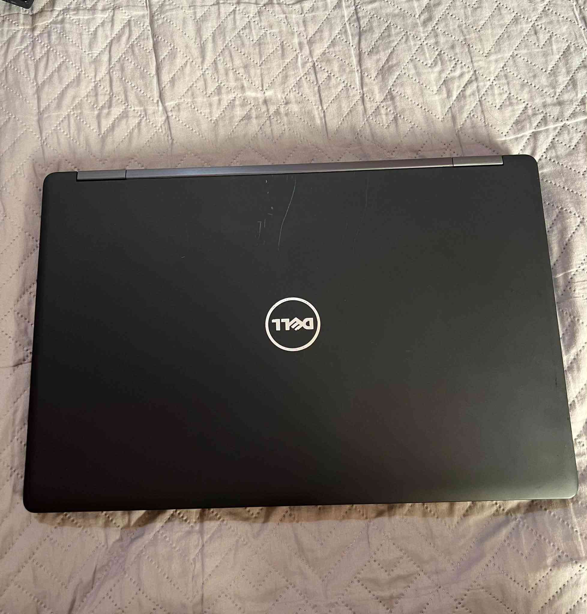 :

💻🔥 للبيع Dell Latitude 5580 – Core i7 الجيل السابع

🎓 مناسب جدًا لطلاب الهندسة والدراسة والبرامج الهندسية، وكذلك للاستخدام اليومي والعمل.

🔹 المعالج: Intel Core i7-7820HQ – الجيل السابع
🔹 RAM: 8GB DDR4 – 2400MHz
#🔹 كارت الشاشة: NVIDIA GeForce 940MX – 2GB
🔹 كارت إضافي: Intel HD Graphics 630
#🔹 التخزين: SSD 256GB ⚡
🔹 النظام: Windows 10 Pro – 64 Bit
🔹 كيبورد عربي + إنكليزي
🔹 Numpad لوحة أرقام كاملة
🔹 ⭐ قارئ بصمة Fingerprint لفتح الجهاز بسهولة وأمان
🔹 شاشة بحجم مناسب للدراسة والعمل
🔹 الجهاز عملي ومواصفاته موضحة بالصور

✨ من أبرز مميزاته:
Core i7 الجيل السابع + كارت شاشة منفصل NVIDIA 2GB + SSD + بصمة، لذلك يعتبر خيارًا مناسبًا للطالب خصوصًا طلاب الهندسة.

💰 السعر: 350 الف
📍 المكان: بغداد
***********

نص مكتوب في الصور:
- Settings
- Home
- Find a setting
- System
- Battery
- Storage
- Tablet
- Multitasking
- Projecting to this PC
- Shared experiences
- System Components
- Clipboard
- Remote Desktop
- Optional features
- About
- Type here to search
- Your PC is monitored and protected.
- See details in Windows Security
- Installed RAM
- 8.00 GB
- Speed: 2400 MHz
- Processor
- Intel(R) Core(TM)
- i7-7820HQ CPU @
- 2.90GHz
- 2.90 GHz
- Graphics Card
- 2 GB
- Multiple GPUs installed
- 238 GB
- 46 GB of 238 GB used
- DESKTOP-LEI8GTS
- Latitude 5580
- Rename this PC
- Device Specifications
- Copy
- Device Name
- Device ID
- Product ID
- System Type
- Pen and touch
- Intel(R) Core(TM) i7-7820HQ CPU @ 2.90GHz 2.90 GHz
- 8.00 GB (7.86 GB usable)
- NVIDIA GeForce 940MX (2 GB), Intel(R) HD Graphics 630 (128 MB)
- 238 GB SSD SSD 256GB
- 672FBA7F-13CC-46F5-A1A2-712C52AAFB50
- 00330-80000-00000-AA761
- 64-bit operating system, x64-based processor
- No pen or touch input is available for this display
- Related settings
- Change product key or upgrade your
- edition of Windows
- Read the Microsoft Software License
- Terms
- BitLocker settings
- Device Manager
- System protection
- Advanced system settings
- Rename this PC (advanced)
- Get help
- Give feedback
- 2:47 PM
- 9/20/2026
- 672FBA7F-13CC-46F5-A1A2-712C52AAF50
- Frequently asked questions
- How does having 8-16 GB of RAM impact my PC's performance? Can I run modern applications smoothly with this RAM capacity?
- Is my GPU sufficient for high end gaming and video experience? How can having a dedicated GPU enhance my experience and productivity?
- Am I running the latest version of the Windows OS? What is the latest Windows version?
- Windows Specifications
- Edition
- Windows 10 Pro
- Version
- 22H2
- Installed on
- 7/22/2026
- OS Build
- 19045.6466
- Read the Microsoft Services Agreement that applies to our services
- Related
- 2:48 PM
- ENG
- أيام حارة قادمة