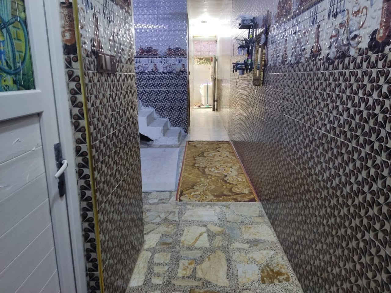 بيت للبيع قاط واحد
مساحة ٨٥ متر
٤متر ونص الواجهة
١٦ متر النزال
العنوان الكمالية البستان 
الاتصال على الرقم 
***********
