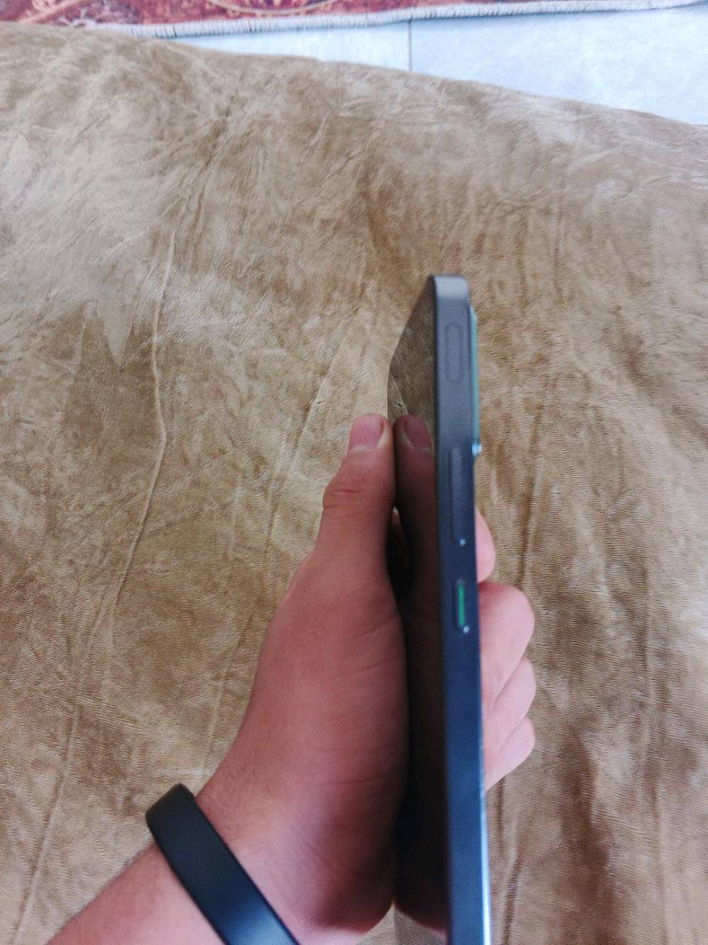 انفنكس جيتي 30برو للبيع او مراوس ب ايفون من 12وفوك سعر 390وبي مجال واتساب ‏‪***********‬‏ 
الموصفات شاشة AMOLED 6.78" دقة 1.5K، 144Hz
⚡ معالج Dimensity 8350 Ultimate
💾 رام12/12GB + تخزين 256/512GB
📸 خلفية 108MP + 8MP ألترا وايد | أمامية 13MP
🎮 GT Triggers + تبريد Vapor Chamber + RGB خلفي
🔋 بطارية 5500mAh
🚀 شحن 45W سلكي + 30W لاسلكي
🔊 ستيريو +NFC + IR + 5G
شنو حالة الجهاز بالضبط: نظيف لو بيه خدوش/ضربات، وهل الشاشة والجوانب مثل ما مبين بالصور؟: 
قليل نضيف جداً
أكو معاه العلبة، الشاحن، الكيبل، أو أي مرفقات ثانية لو فقط الجهاز؟: 
شاحنه
منو ذاكرة الجهاز وكم الرام والتخزين بالضبط، وهل هو نسخة 12/256 لو 12/512؟: 
12/256
وين موقعك بالتحديد داخل العراق، وهل تقبل الفحص والتجربة قبل الشراء؟: 
بابل جبله
السعر 390 نهائي لو بيه مجال للمساومة، وبالنسبة للمراوس شنو نوع الآيفون اللي تقبله بالضبط وحالته؟: 
بي مجال، 12وفوك